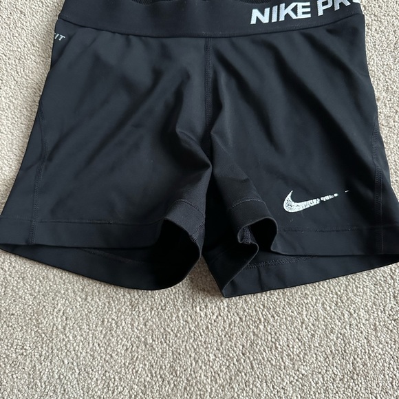 Lot of 4 women’s Nike Pro shorts - Picture 14 of 16